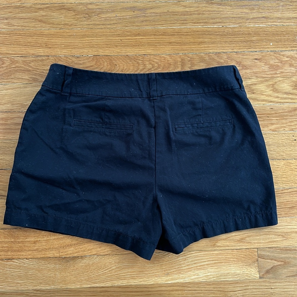 Loft black shorts, 4 in, size 4 - Picture 2 of 3